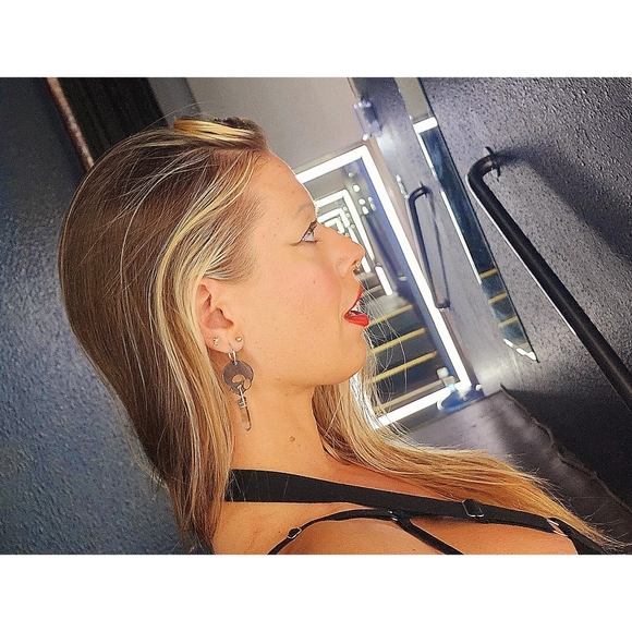 Silver💀Skull Earrings - Picture 14 of 14